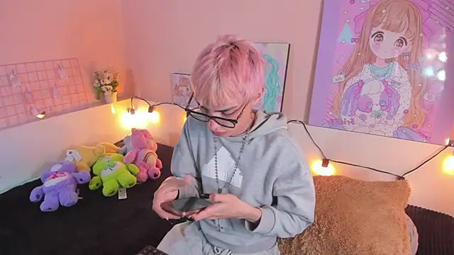 Snapshot of Strawberry_Kitty_ chatting on 11/09/25, 04:55 Strawberry Kitty online show from 11/09/25, 04:55