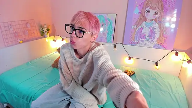 Snapshot of Strawberry_Kitty_ chatting on 11/10/25, 03:27 Strawberry Kitty online show from 11/10/25, 03:27