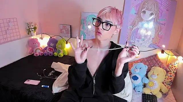 Snapshot of Strawberry_Kitty_ chatting on 11/13/25, 10:52 Strawberry Kitty online show from 11/13/25, 10:52