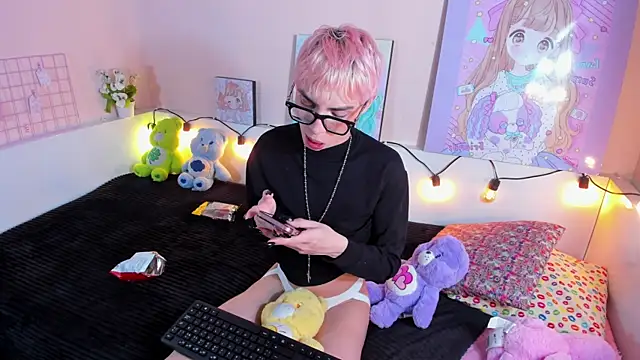 Snapshot of Strawberry_Kitty_ chatting on 11/15/25, 04:21 Strawberry Kitty online show from 11/15/25, 04:21