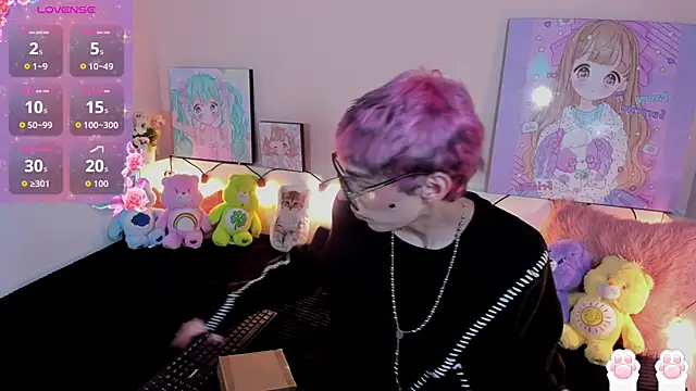 Snapshot of Strawberry_Kitty_ chatting on 11/24/25, 03:50 Strawberry Kitty online show from 11/24/25, 03:50