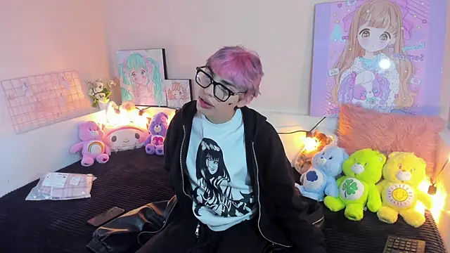 Snapshot of Strawberry_Kitty_ chatting on 11/30/25, 04:05 Strawberry Kitty online show from 11/30/25, 04:05