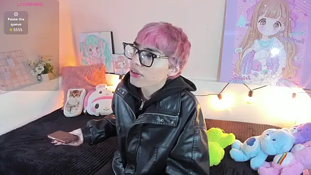 Snapshot of Strawberry_Kitty_ chatting on 12/05/25, 04:21 Strawberry Kitty online show from 12/05/25, 04:21