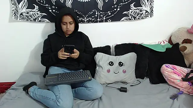 emily n abby online show from 11/19/25, 12:16