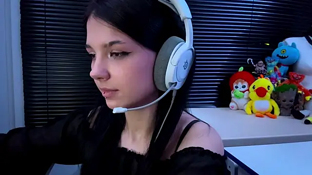 Snapshot of HanaMantanaDell chatting on 10/18/25, 01:12 HanaMantanaDell online show from 10/18/25, 01:12