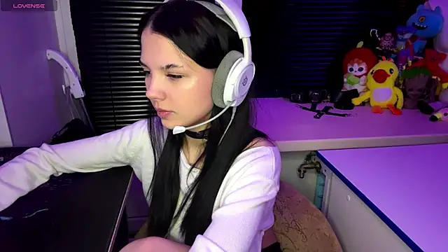 Snapshot of HanaMantanaDell chatting on 10/21/25, 02:07 HanaMantanaDell online show from 10/21/25, 02:07