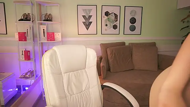 EmilyTurneer online show from 04/15/26, 07:21