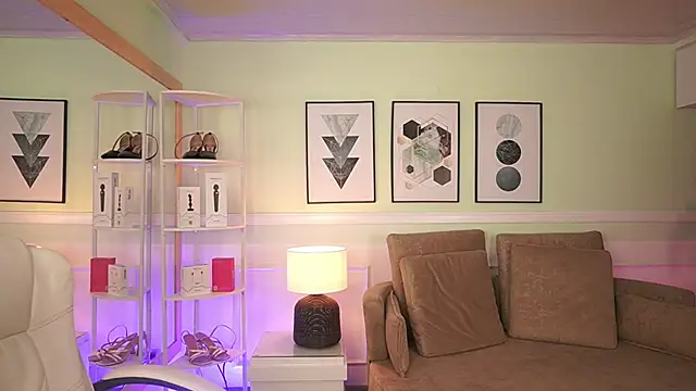 EmilyTurneer online show from 04/16/26, 07:14