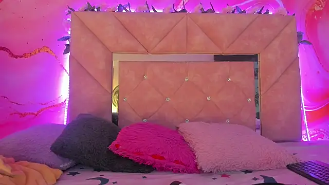 mia  blaze   online show from 01/12/26, 03:01