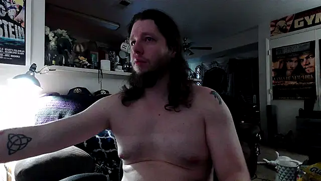 Snapshot of biggerisbetter12 chatting on 11/19/25, 10:10 biggerisbetter12 online show from 11/19/25, 10:10