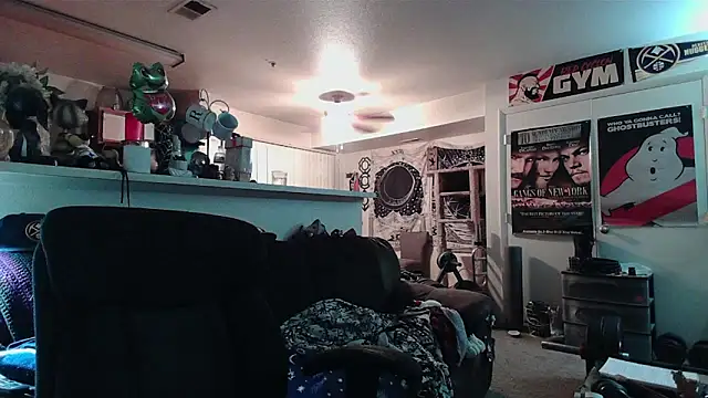 biggerisbetter12 online show from 03/26/26, 09:48