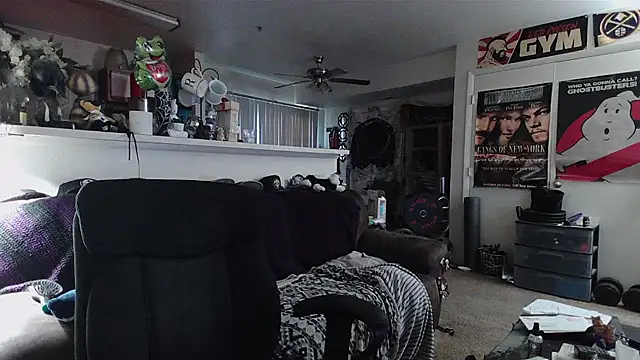 biggerisbetter12 online show from 04/16/26, 01:17