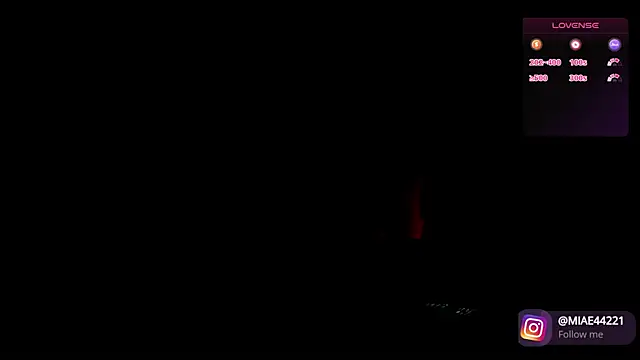 Snapshot of Little_Emma_11 chatting on 10/30/25, 05:35 Little Emma 11 online show from 10/30/25, 05:35