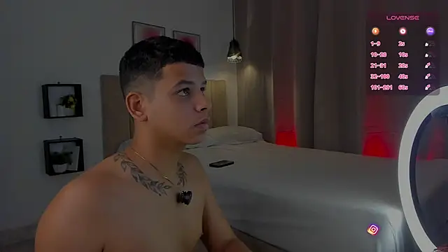 Snapshot of Little_Emma_11 chatting on 11/06/25, 12:06 Little Emma 11 online show from 11/06/25, 12:06