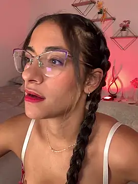Snapshot of elegant__rouse chatting on 05/19/26, 12:49 elegant rouse online show from 05/19/26, 12:49