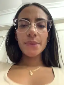 Snapshot of elegant__rouse chatting on 06/11/26, 03:04 elegant rouse online show from 06/11/26, 03:04