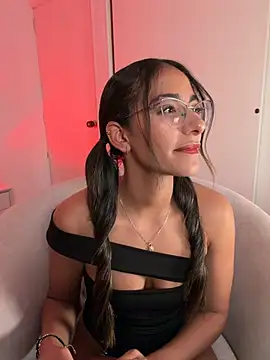 Snapshot of elegant__rouse chatting on 07/14/26, 02:38 elegant rouse online show from 07/14/26, 02:38