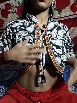 Itz Aisha   online show from 11/18/25, 05:17