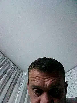 Snapshot of PeteR1987- chatting on 10/21/25, 08:20 PeteR1987- online show from 10/21/25, 08:20