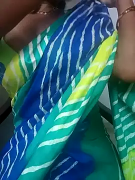 Snapshot of Sravya__ chatting on 10/21/25, 05:30 Sravya online show from 10/21/25, 05:30