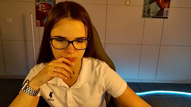 May Bloom online show from 10/20/25, 09:10