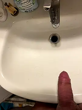 Snapshot of Ing-O2 chatting on 11/22/25, 06:23 Ing-O2 online show from 11/22/25, 06:23