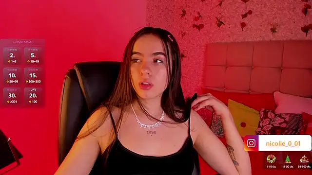 Snapshot of amelia_ferrerx chatting on 11/22/25, 03:27 amelia ferrerx online show from 11/22/25, 03:27