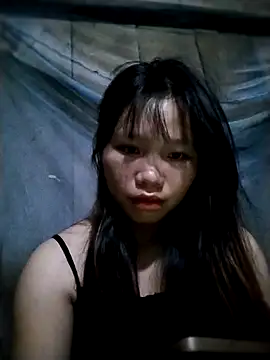 linh-miu99 online show from 10/18/25, 12:50