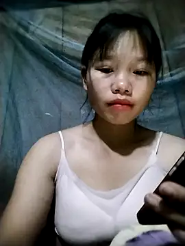 linh-miu99 online show from 10/21/25, 03:13