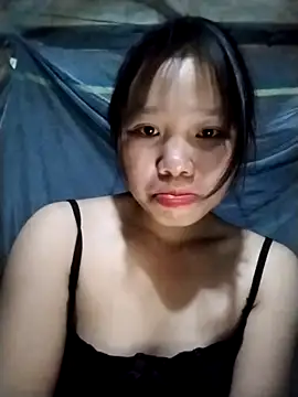 linh-miu99 online show from 10/23/25, 03:22