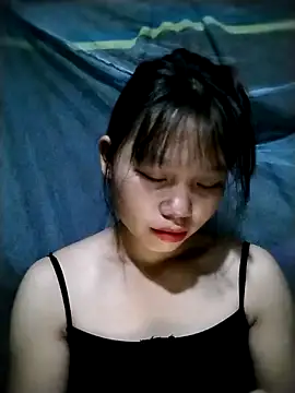 linh-miu99 online show from 10/25/25, 02:56