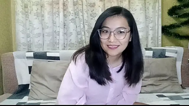 LinneaHyles online show from 12/21/25, 01:07