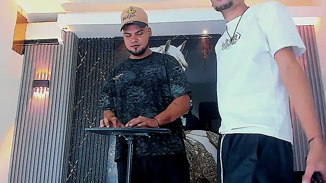 handsome boys22 online show from 10/27/25, 12:20