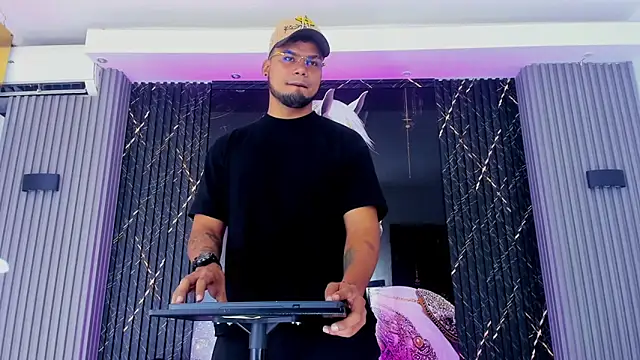 handsome boys22 online show from 11/20/25, 12:38