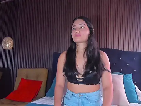 ViolettRouse online show from 11/16/25, 04:56