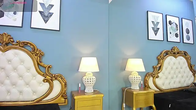 Snapshot of MiaCassel chatting on 11/17/25, 12:11 MiaCassel online show from 11/17/25, 12:11