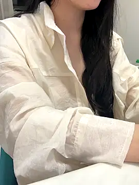 Snapshot of Minhee22 chatting on 11/10/25, 05:01 Minhee22 online show from 11/10/25, 05:01