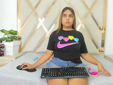 valentinaasm online show from 03/31/26, 12:49