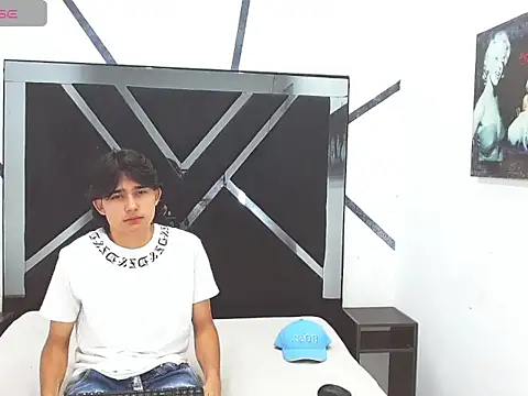 Tom 0001 online show from 11/06/25, 08:21