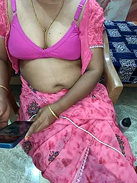 Snapshot of Tamil_Rani03 chatting on 12/15/25, 11:20 Tamil Rani03 online show from 12/15/25, 11:20