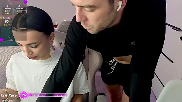 AdeleLaCr0ix online show from 11/30/25, 07:12