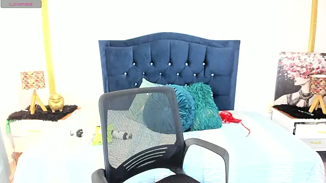 Inaya Khalifa online show from 03/17/26, 01:43