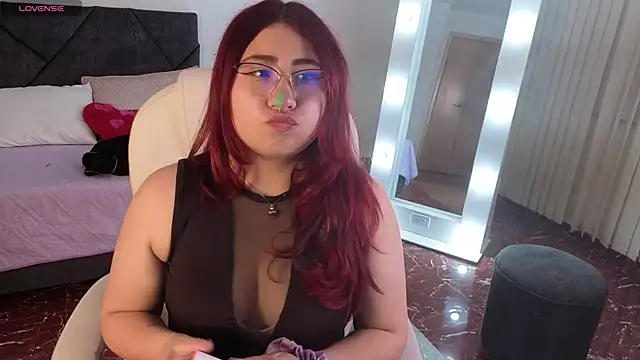 littlee red online show from 12/16/25, 08:25