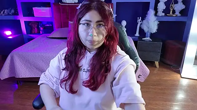 littlee red online show from 12/18/25, 08:37