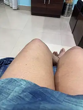 Snapshot of heenashai chatting on 11/19/25, 10:59 heenashai online show from 11/19/25, 10:59