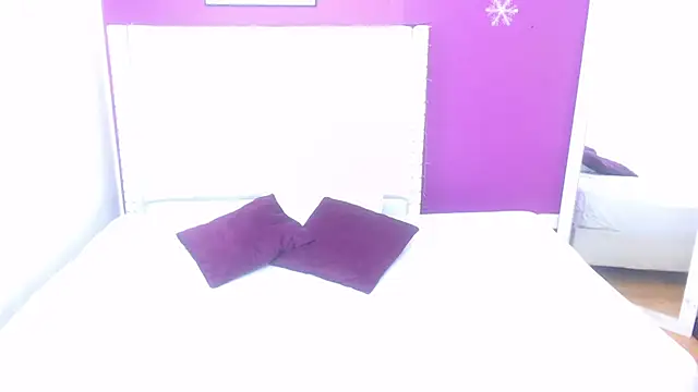 Snapshot of innocent_sexybaby chatting on 11/14/25, 04:00 innocent sexybaby online show from 11/14/25, 04:00