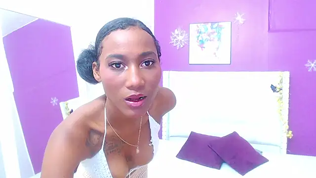 Snapshot of innocent_sexybaby chatting on 11/28/25, 04:15 innocent sexybaby online show from 11/28/25, 04:15