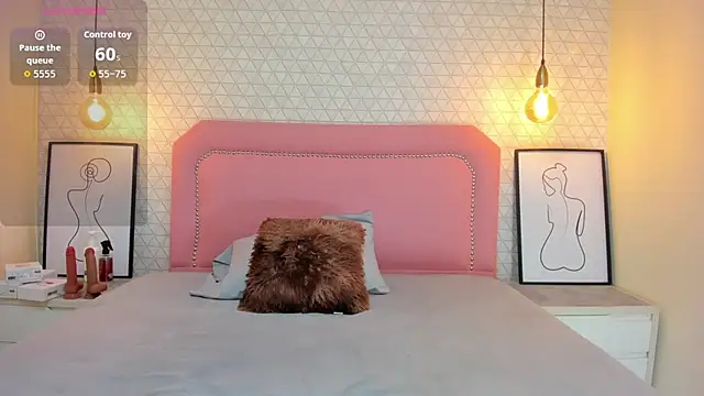 TAYLORMEYER1 online show from 10/28/25, 03:32