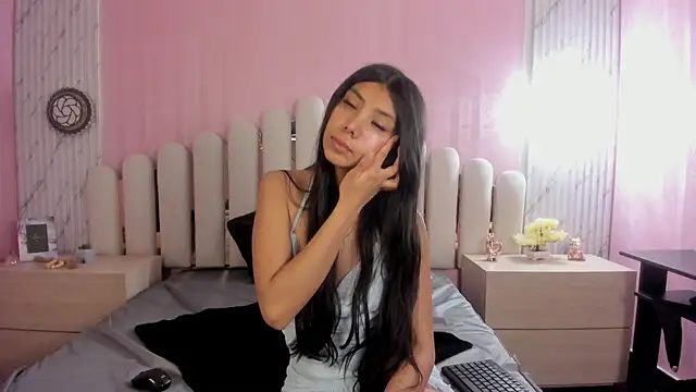 Isabella Marsh online show from 12/01/25, 12:32