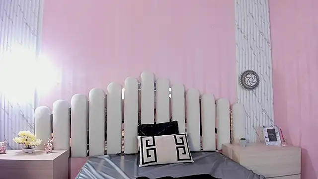 Isabella Marsh online show from 12/14/25, 01:27